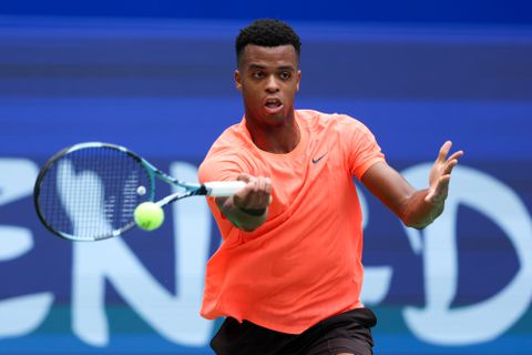 Tennisser verlaat thuistoernooi door opmerkelijke blessure: streep door dubbelspel met tennisgrootheid