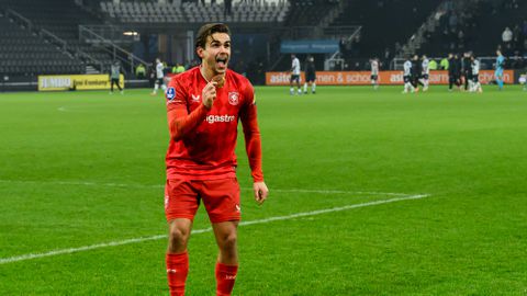 FC Twente weigert gigantisch bod van Premier League-club: 'Hoe kom je erop om dat op de laatste dag te doen?'