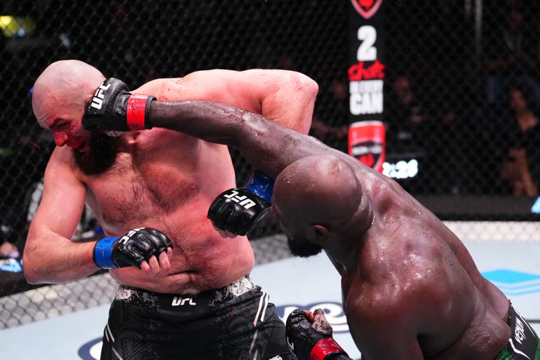 Jairzinho Rozenstruik is helemaal terug: Surinamer verslaat ongeslagen UFC-vechter