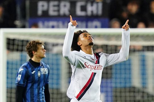 Zirkzee helpt Bologna aan overwinning in directe Champions League-strijd met Atalanta