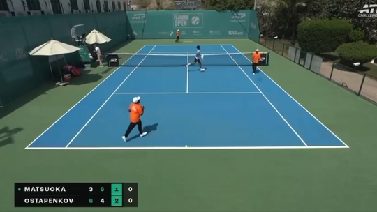 Heftige beelden: tennissers vluchten van de baan af in Midden-Oosten na harde explosies