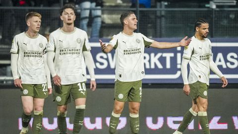 Onherkenbaar PSV vliegt na knotsgekke wedstrijd uit de beker tegen stuntploeg NEC