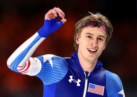 Schaatsfenomeen Jordan Stolz (21) kan in voetsporen van illustere landgenoot treden bij WK sprint en allround