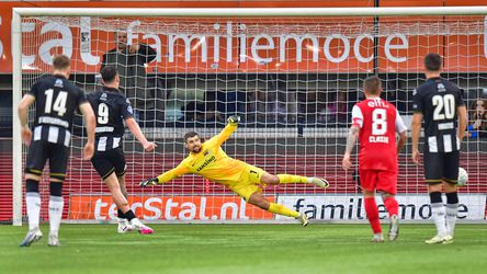 Dramatische nederlaag voor AZ, Heracles krijgt twee penalty's in twee minuten