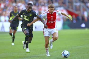 Fans van Ajax gaan uit hun dak op De Toekomst in aanloop naar De Klassieker, Brian Brobbey traint mee