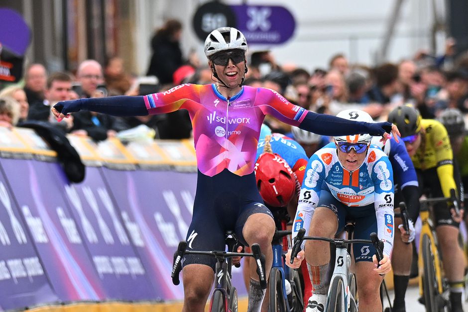 Lorena Wiebes doopt Scheldeprijs om tot Wiebesprijs; vier keer op rij kassa voor Nederlandse