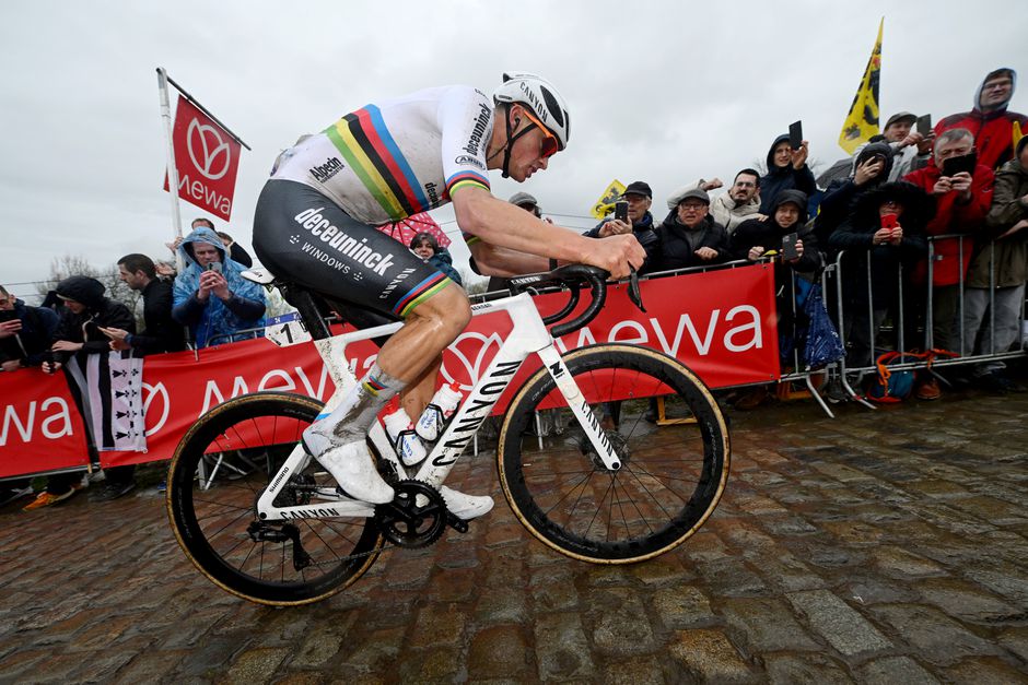 Collega's van met bier bekogelde Mathieu van der Poel komen in actie: 'Nodig om de sport te redden'