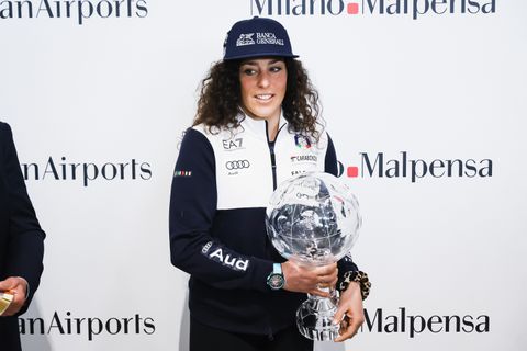 Italiaanse wereldkampioene met helikopter afgevoerd naar ziekenhuis na vreselijke valpartij