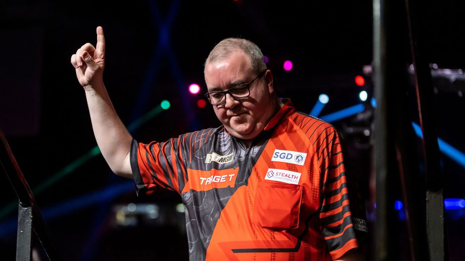 Meevaller voor afwezige Michael van Gerwen: Stephen Bunting snoept eerste avond af van concurrenten