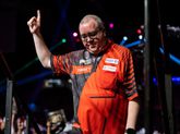Meevaller voor afwezige Michael van Gerwen: Stephen Bunting snoept eerste avond af van concurrenten