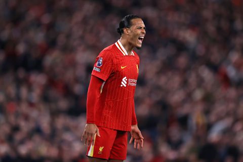 Forse aanval op 'kwetsbare' Virgil van Dijk, toekomst bij Liverpool blijft onzeker: 'Hij werd gek gemaakt'