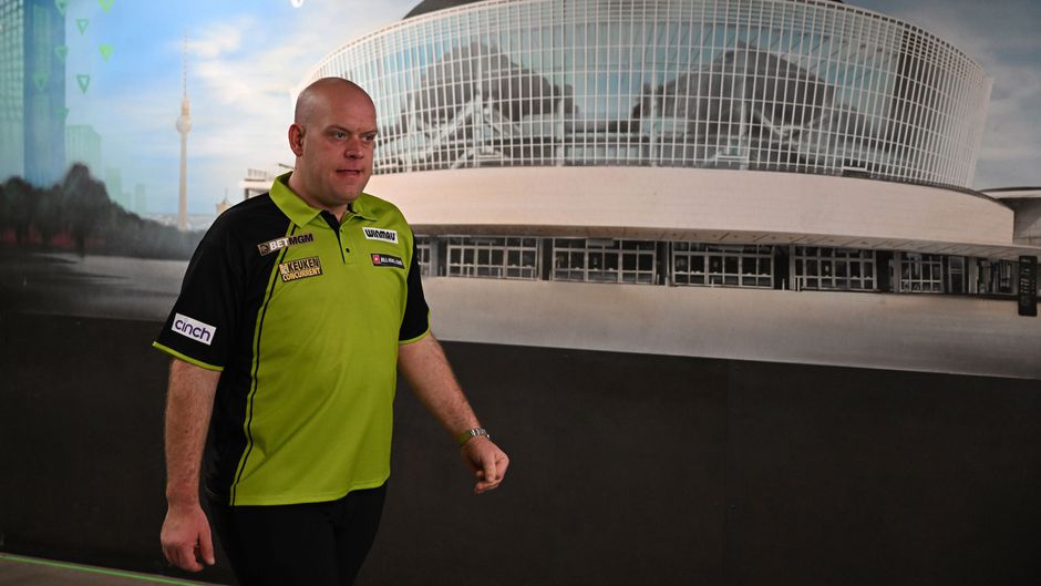 Geschrokken reacties door 'serieus probleem' Michael van Gerwen: 'Dit is niet goed'
