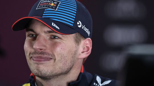 Max Verstappen over gerucht dat Mercedes salaris van 150 miljoen biedt: 'Geld maakt niet het verschil'