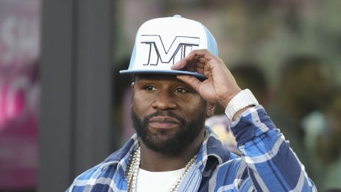 Bokskampioen Floyd Mayweather maakt bijnaam Money waar en geeft daklozen 30.000 dollar