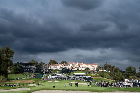 Flink schrikken op iconische golfbaan: vliegtuig moet noodlanding maken