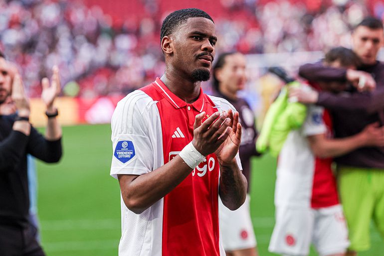 Engelse topclub aast op talentvolle Ajax-tiener Jorrel Hato