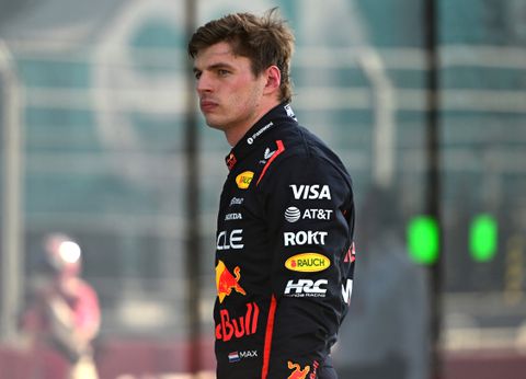 Kersverse vader Max Verstappen beleeft uiterst pijnlijke sprintrace bij GP van Miami
