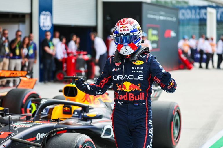 Beschuit met muisjes als reden voor onverwachte pole Max Verstappen: 'Als ik hem helemaal had opgegeten...'