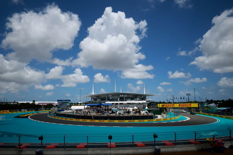 Regenval gooit roet in het eten Grand Prix van Miami: 'Nog nooit zo slecht zicht gehad'
