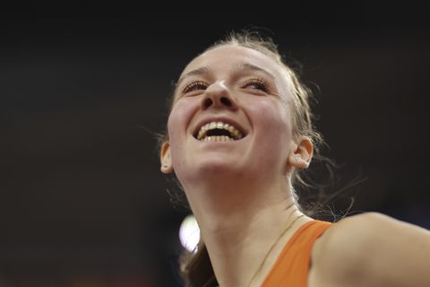 Topatlete Femke Bol wil voorbeeld zijn voor jonge meiden: 'Ik ben ook niet perfect'