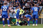 Opvallende beelden uit Premier League: Jamie Vardy speelt scheidsrechter na blessure