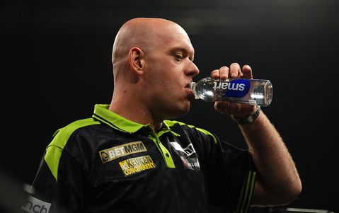 Michael van Gerwen krijgt flinke waarschuwing na incident: 'Hij moet nu echt gaan oppassen'