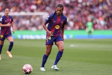 OranjeLeeuwin Esmee Brugts doet goede zaken met FC Barcelona tijdens spannend duel