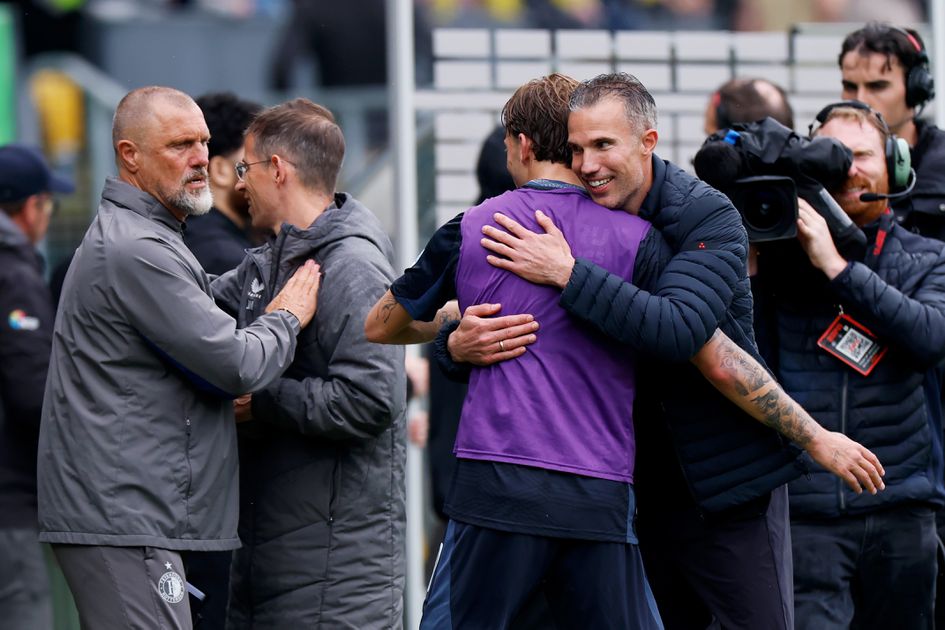Robin van Persie dwingt langer verblijf bij Feyenoord af
