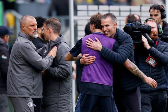 Robin van Persie dwingt langer verblijf bij Feyenoord af