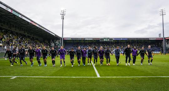 Feyenoord-trainer Robin van Persie bijzonder kritisch na cruciale ontsnapping: 'Niet leuk om naar te kijken'