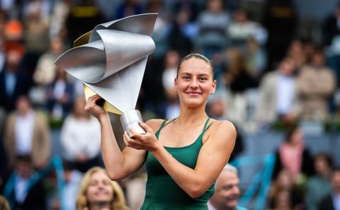 Toptennisster (23) lost belofte eindelijk in, maar piepjonge tegenstander krijgt geen hand na finale in Madrid