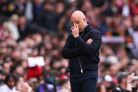 Clubicoon hard voor Liverpool 'zonder identiteit' van Arne Slot: 'Slap en zwak'