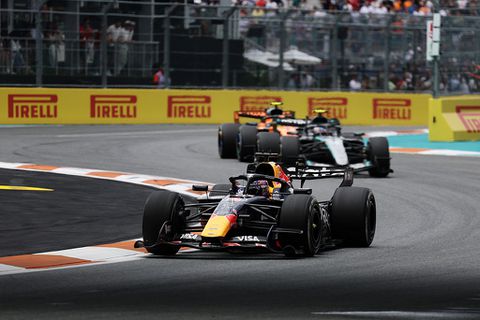 Vakantie doet Formule 1 goed: 'Als we nóg vijf weken pauze nemen, dan begint het weer ergens op te lijken'
