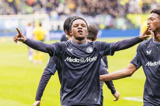 Givairo Read opvallend koel na heldhaftig doelpunt voor Feyenoord: 'Waarom schiet ik niet gewoon?'