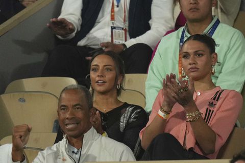 Bekende vriendin van Amerikaanse toptennisser slaat terug na kritiek op aanwezigheid bij Roland Garros