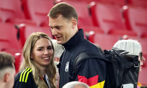 Duitse topkeeper Manuel Neuer (39) gaat opnieuw trouwen met veel jongere vrouw: 'Wat een speciale trip'
