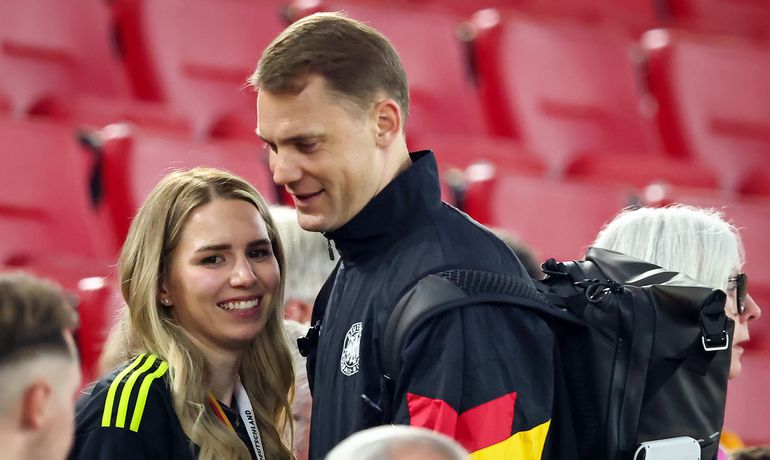 Duitse topkeeper Manuel Neuer (39) gaat opnieuw trouwen met veel jongere vrouw: 'Wat een speciale trip'
