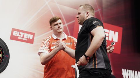 Zorgen om onherkenbare Nederlandse topdarter: 'Je zou denken dat er iets is'