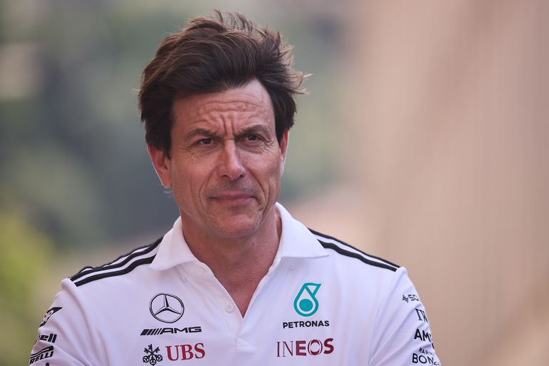 Mercedes-teambaas Toto Wolff haalt uit naar Max Verstappen na gigantische rel: 'Dat beseffen ze niet'