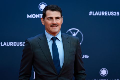 Ex-topkeeper (44) brengt hoofden op hol met raadselachtige post: 'Maar aan een paar mensen verteld'