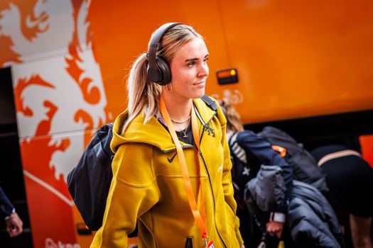 Veelzeggend moment van 'heel verliefde' Oranje Leeuwin Jill Roord richting vriendin: 'Oh, deed ik dat?'