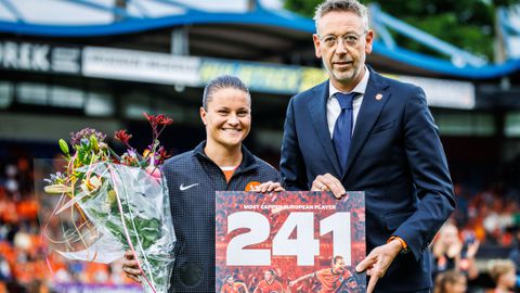 Emotionele Oranje Leeuwin (34) in de wolken na historische mijlpaal: 'Ik ben dankbaar voor dit lijf'