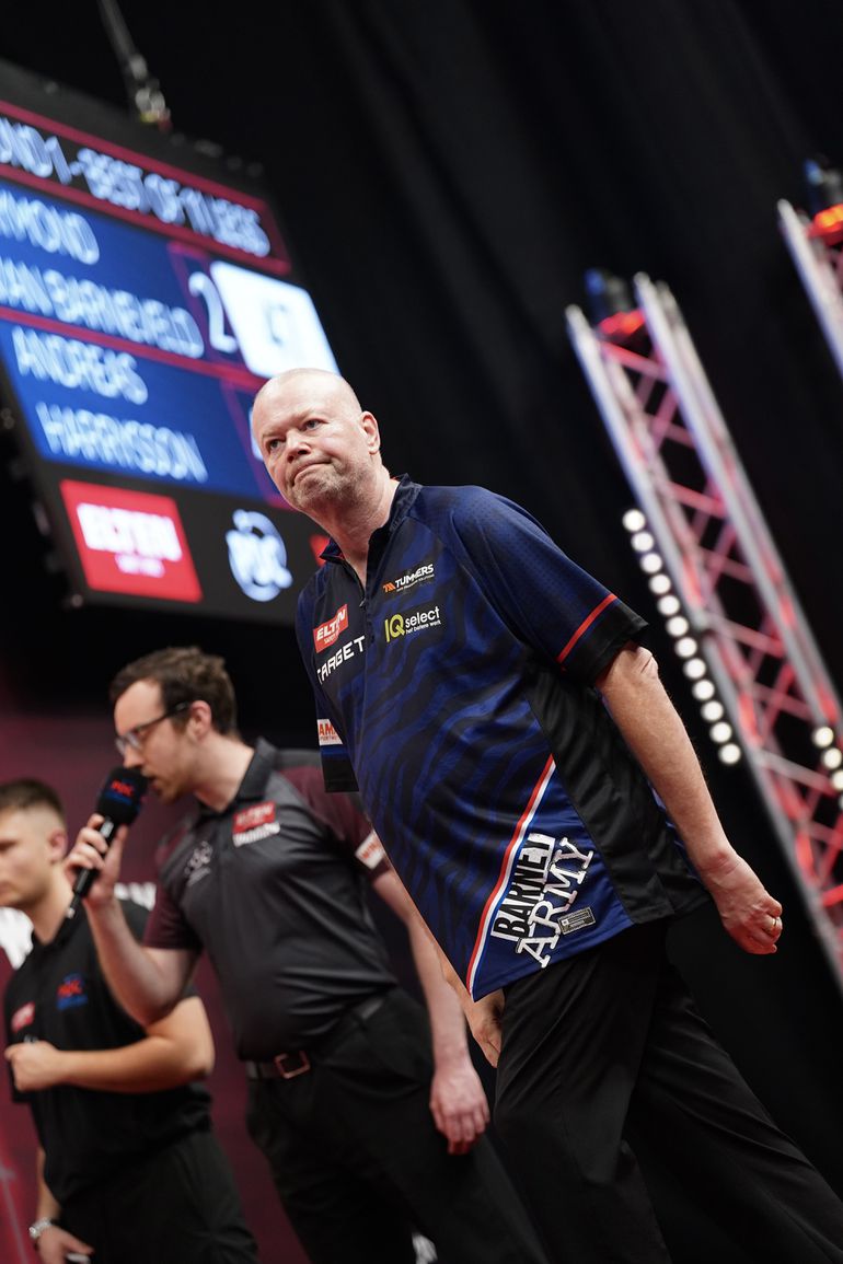 'Incident' gespot bij topdarter Raymond van Barneveld: 'Je denkt normaal gesproken dat het wel goedkomt'