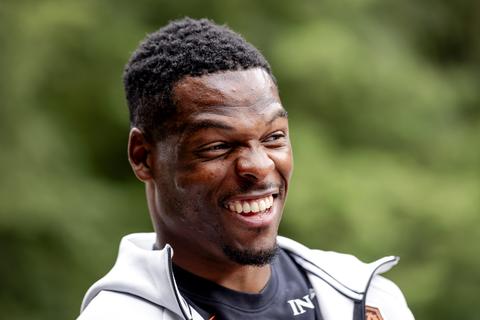 Oude amateurclubs van topvoetballer Denzel Dumfries lopen flink binnen bij droomtransfer naar Real Madrid