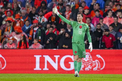 Live Oranje | Ronald Koeman gooit het om met vijf wissels en gunt doelman debuut in uitzwaaiwedstrijd