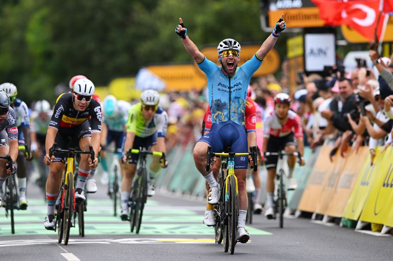 Mark Cavendish sprint naar recordzege in Tour de France, geletruidrager Tadej Pogacar komt met de schrik vrij