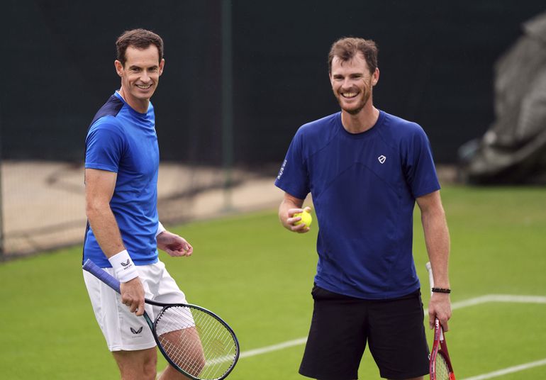Andy Murray laat zich ondanks rugblessure tóch zien op Wimbledon