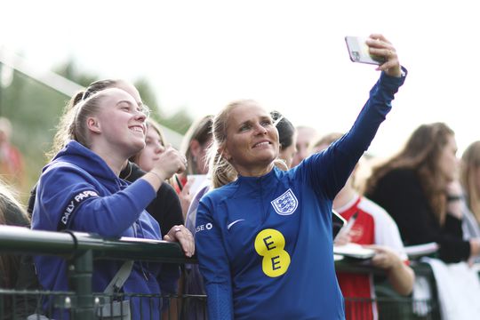 Topattractie Sarina Wiegman geniet van stijgende populariteit vrouwenvoetbal in Nederland