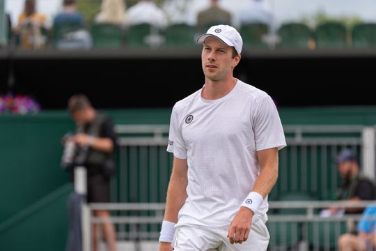 Nieuwe tik Botic van de Zandschulp op Wimbledon: uitgeschakeld na ineenstorting tegen angstgegner