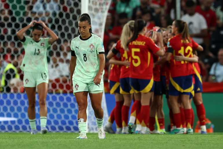 LIVE | Spanje heeft geen medelijden met Portugal tijdens emotioneel beladen EK-duel